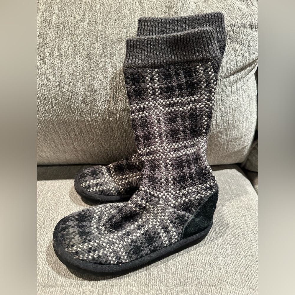 Girls UGG Knit Boots size 13